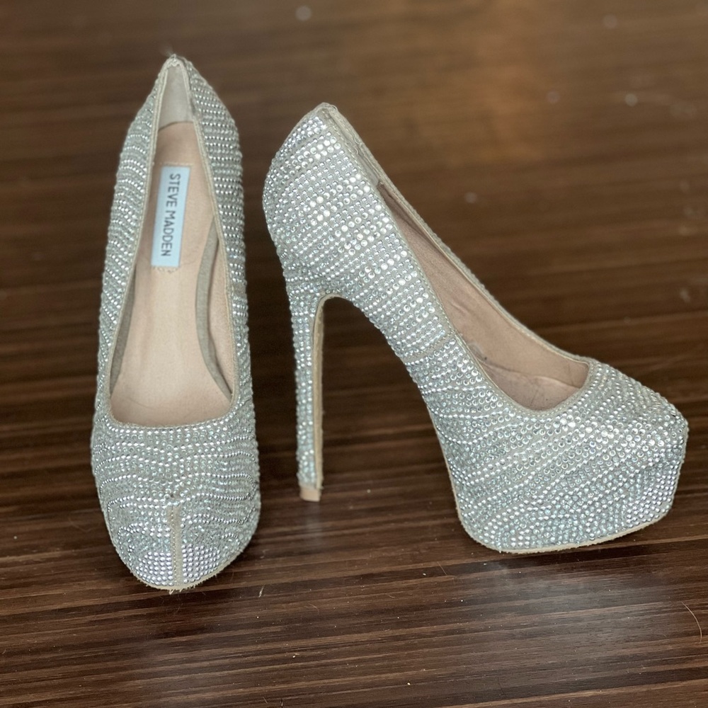 Steve Madden Pumps. Size 6. White. Bedazzled.